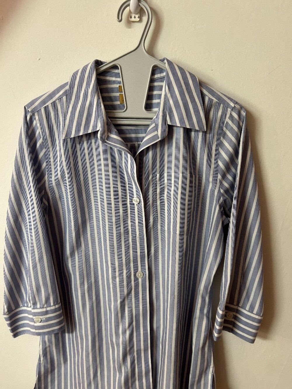 Gold Label Investments Non-Iron Blue & White Striped Button-Up | Women's Size 10